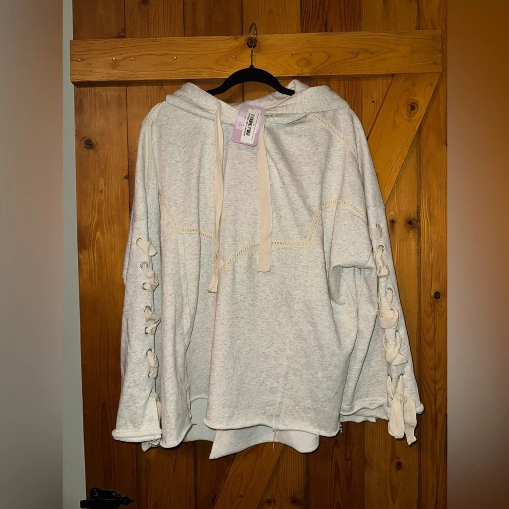 Women's Cream Hoodie Sweater NWT - Picture 1 of 4
